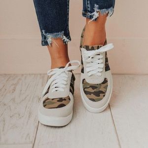 Camo sneakers - Size 6 - brand new never worn